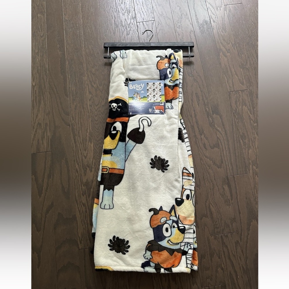 Bluey HALLOWEEN Plush Throw Blanket Measures 50 x 70 Inches Bingo Disney White